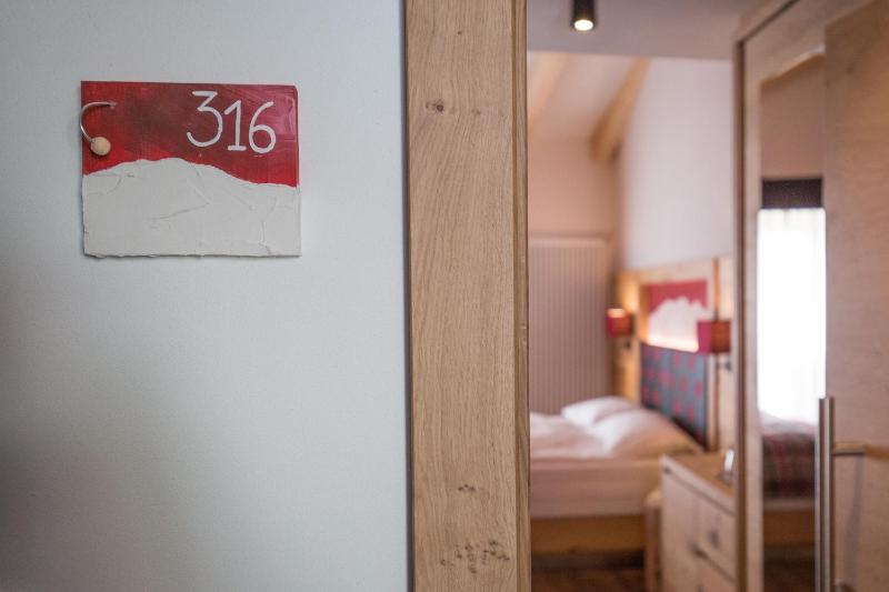 Junior Suite with Balcony image 4