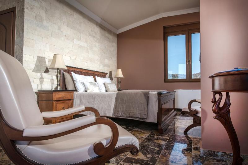 Villa Bella Mare Wine Dark Sea Villas - image 16