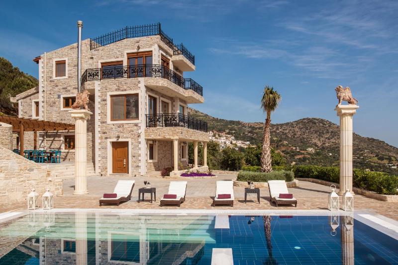 Villa Bella Mare Wine Dark Sea Villas - image 12