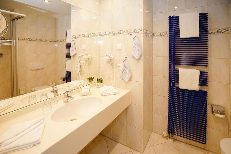 Classic Double Room with Balcony image 3