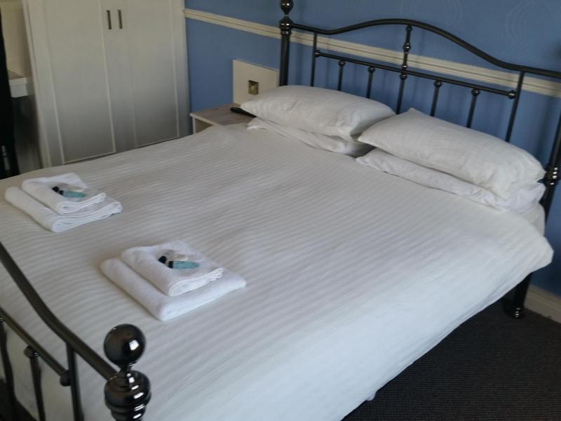 Deluxe Room image 2