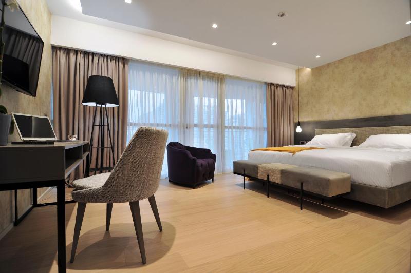 Executive Double or Twin Room with Private Balcony image 3