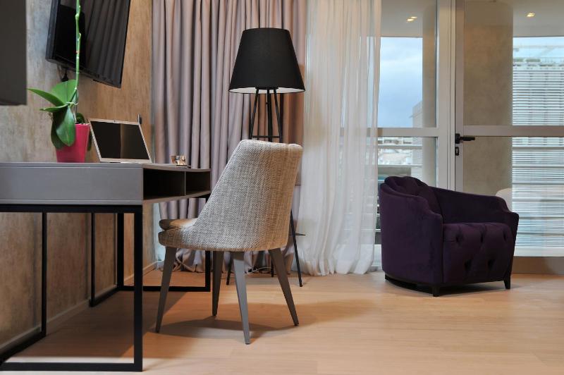 Executive Double or Twin Room with Private Balcony image 3