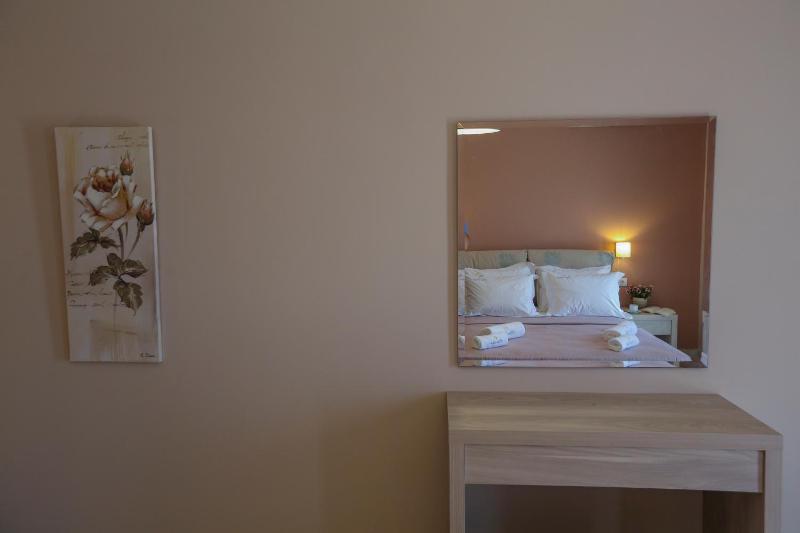 Deluxe Double Room Ground Floor with Sea View image 2