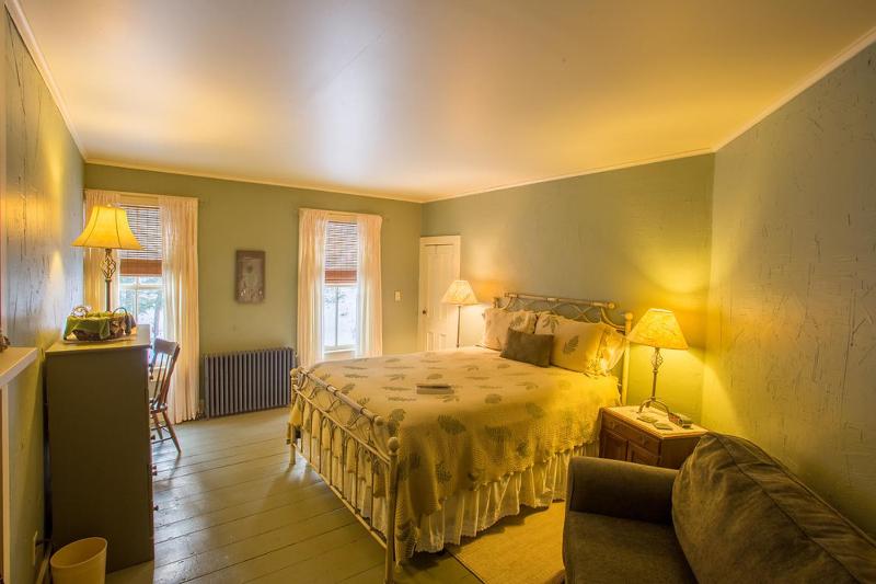 Deluxe Double Room image 3