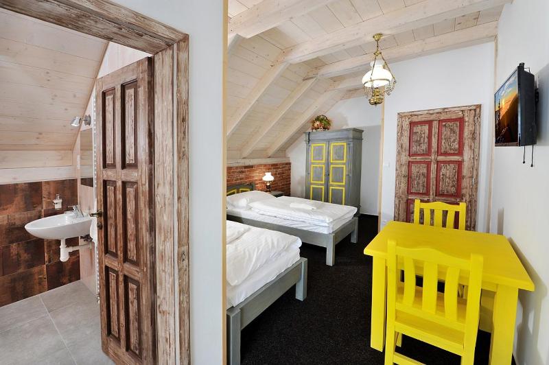 Standard Twin Room image 1