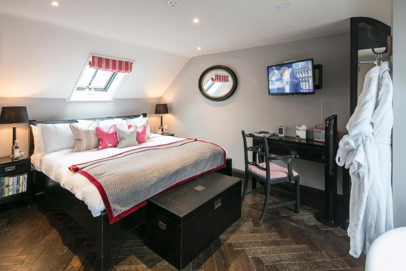 Deluxe Double Room with Bath image 1