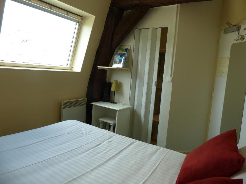 Economy Double Room image 2