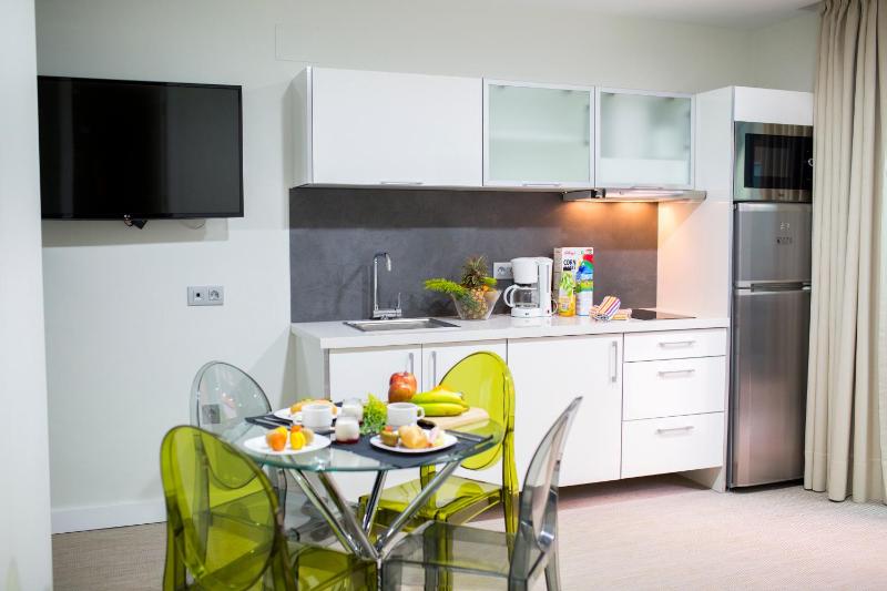 Senior Suite with Terrace and Jacuzzi  image 1