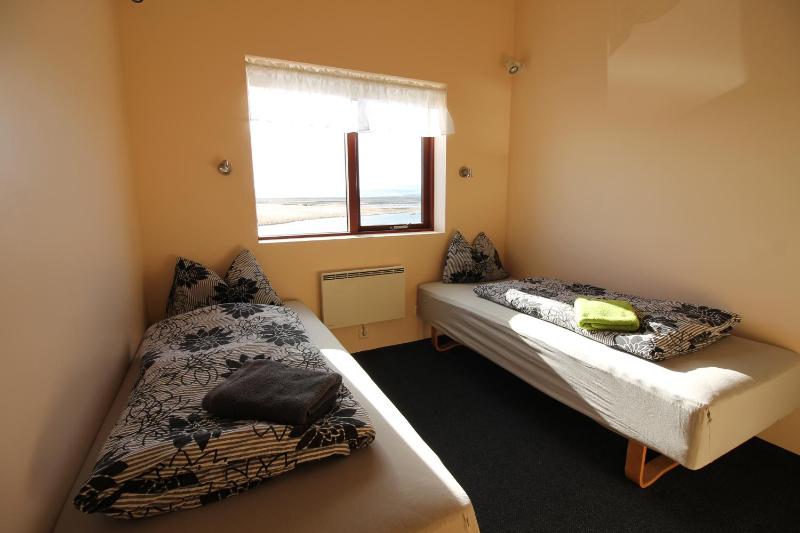 Twin Room with Lake View image 3