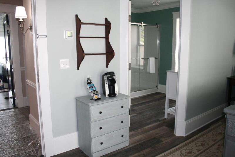 Junior Suite with Balcony (Beach Glass) image 3