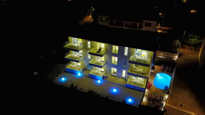 Studio Apartment with Sea View image 4