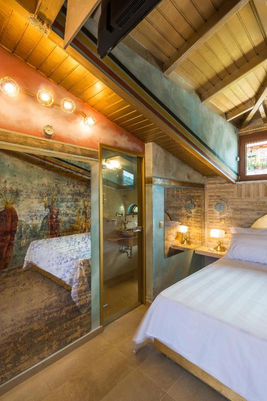 Suite with Sea View image 4