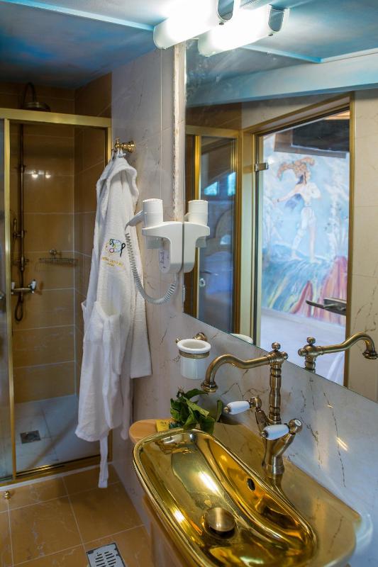 Suite with Sea View image 3