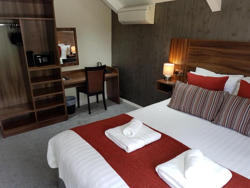 Classic Double Room image 2