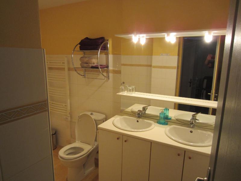 One-Bedroom Apartment image 3