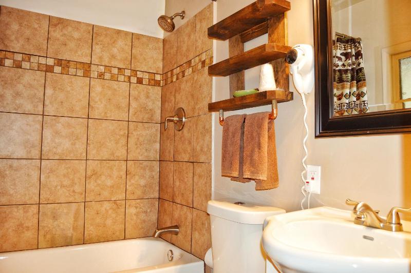 Rustic Double Queen Room with River View image 3