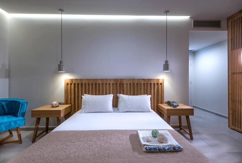 Classic Double Room with  Sea View image 3