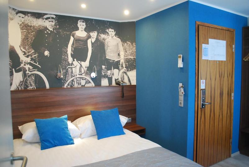 Economy Room with Pool and Gym Access image 1