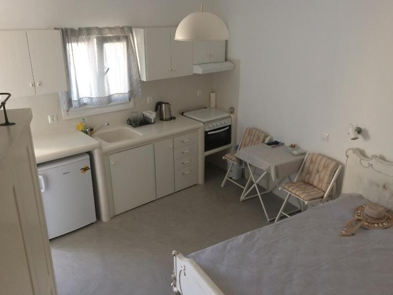 Studio Apartment image 3