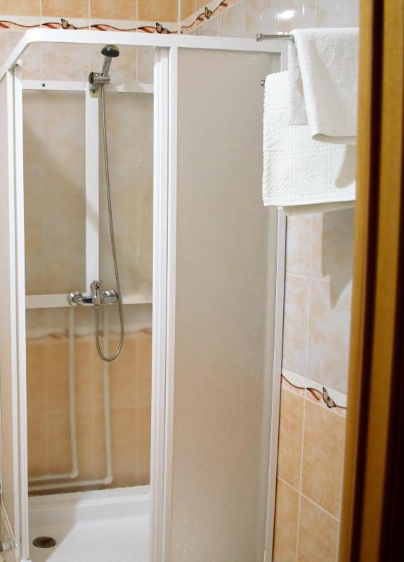 Standard Single Room image 3