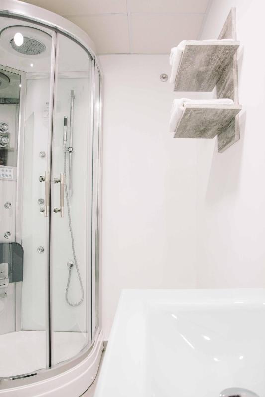 Deluxe Double Room with Terrace image 3