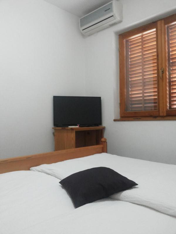 Double Room with Balcony image 2