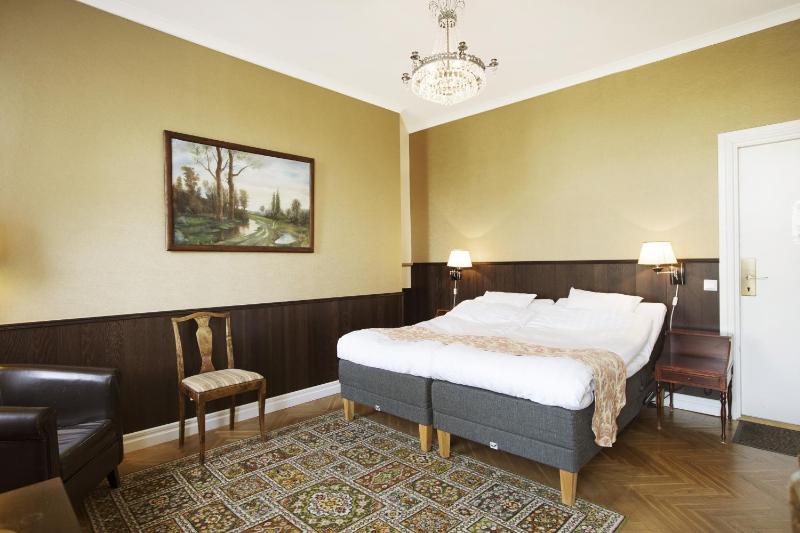 Double or Twin Room with Balcony image 3