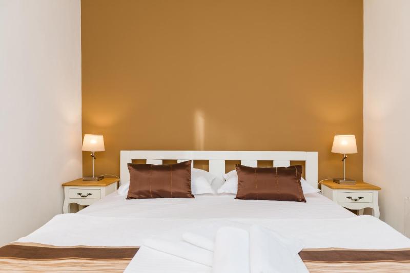One-Bedroom Apartment image 2