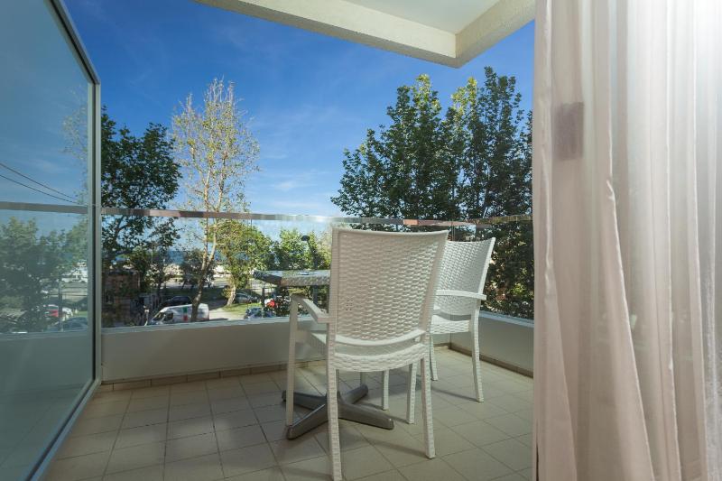 Junior Suite with Balcony image 3