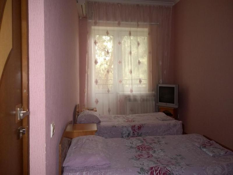 Twin Room with Balcony image 3