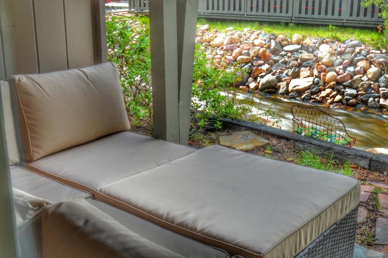 Rustic Double Queen Room with River View image 2
