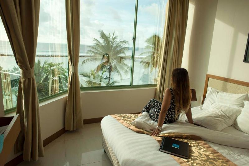 Super Deluxe Double Sea View Room with Free Round-trip Transfer image 1
