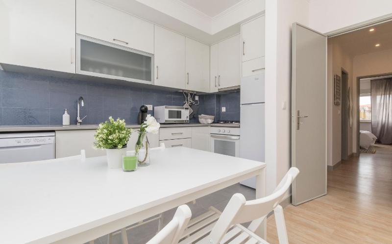 One-Bedroom Apartment image 3