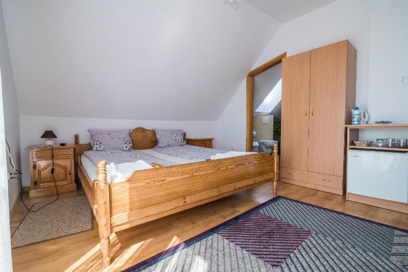Double Room with Balcony image 2