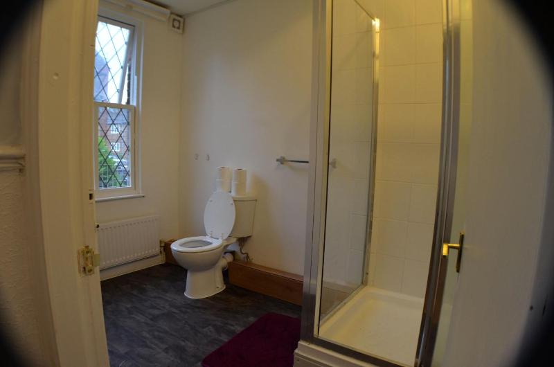 Twin Room with Private Bathroom image 4