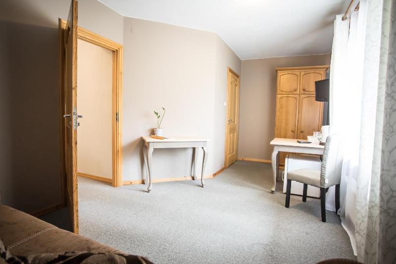 Standard Suite image 3