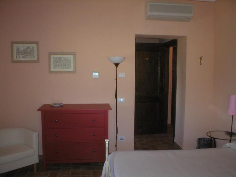 Double Room image 4