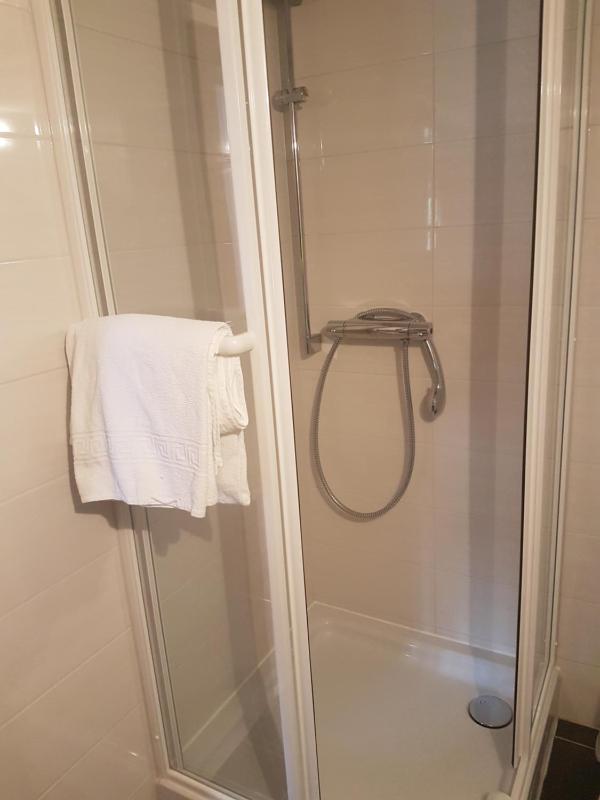Double Room with Shared Bathroom image 2