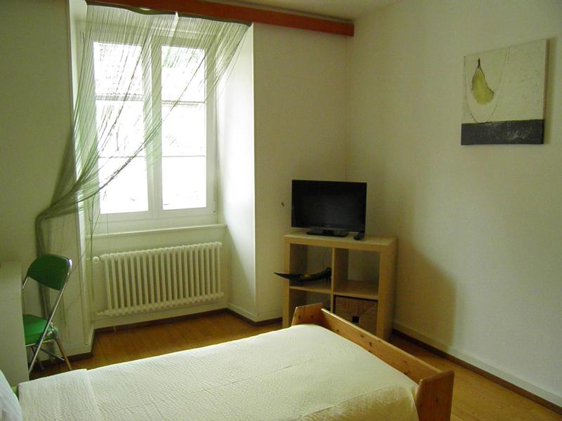 Single Room with Shower image 3