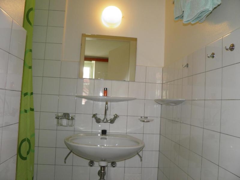 Single Room with Shower image 2