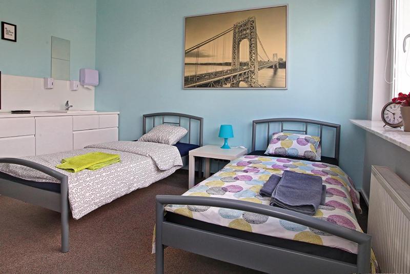 Twin Room with Shared Bathroom image 4
