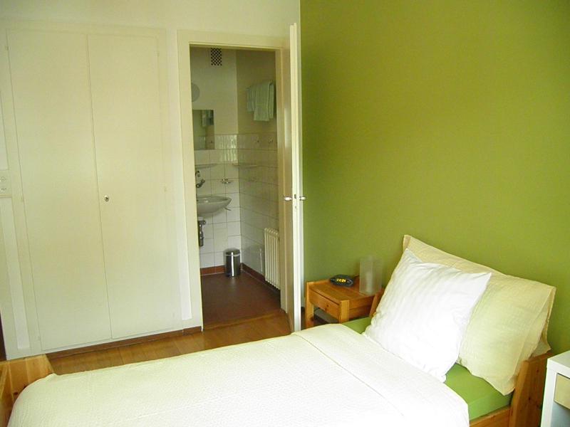 Single Room with Shower image 4