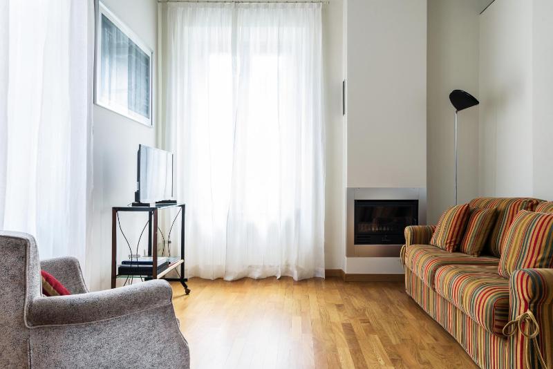 Via Rusconi 10 - byMyHomeinComo - image 4