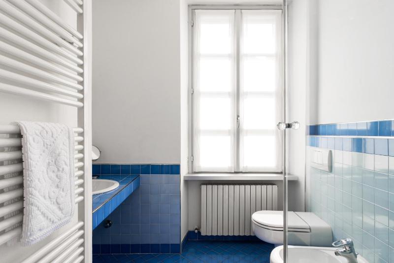 Via Rusconi 10 - byMyHomeinComo - image 5