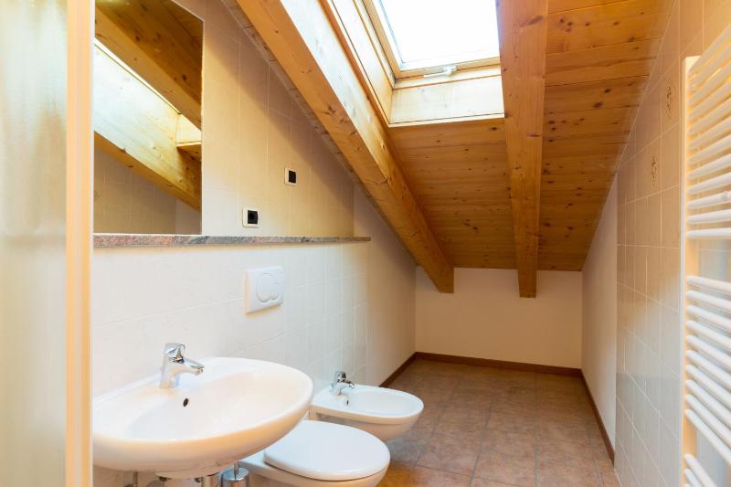 One-Bedroom Apartment (4 Adults) - Split Level image 3