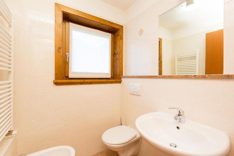 One-Bedroom Apartment (4 Adults) - Split Level image 4