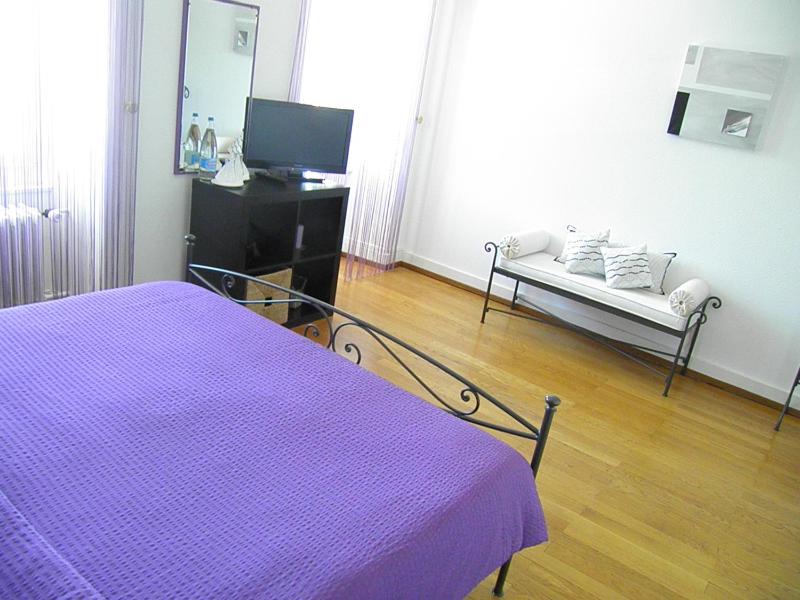 Double Room with Lake View image 2