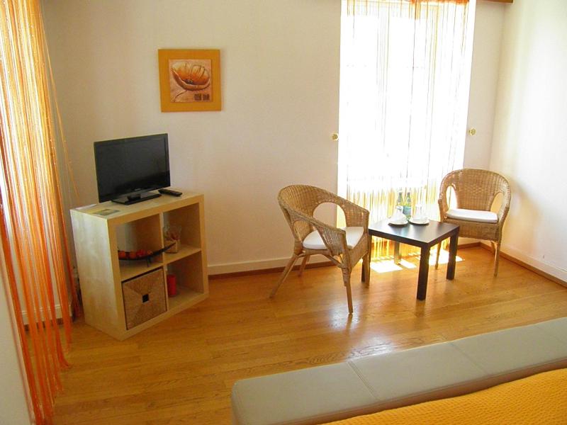 Double Room with Lake View image 3
