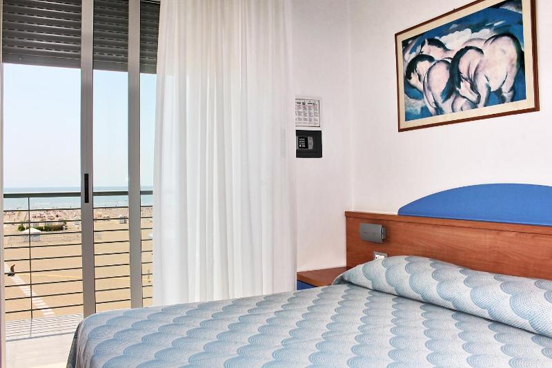 Double Room with Balcony - Sea Front image 3